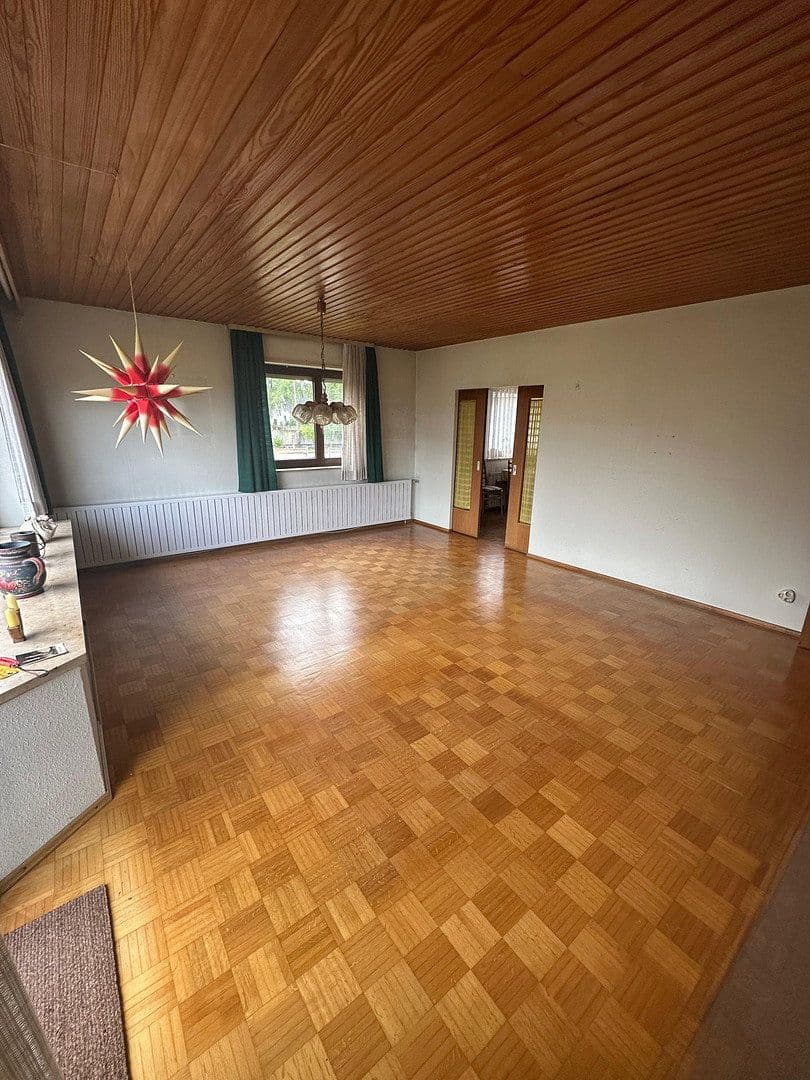 Predaj domu 185 m², pozemek 1.050 m², Frauenstraße 44, Bernstadt, Bádensko-Wurttembersko Predaj domu 185 m², pozemek 1.050 m², Frauenstraße 44, Bernstadt, Bádensko-Wurttembersko
