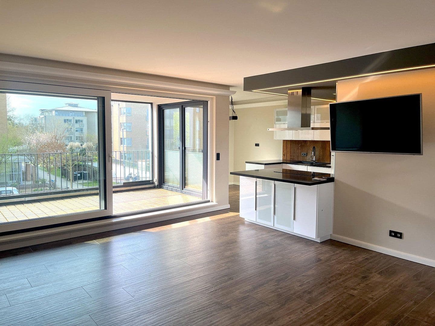 Prenájom bytu 3-izbový 92 m², Schwerin, Meklenbursko-Predpomoransko Prenájom bytu 3-izbový 92 m², Schwerin, Meklenbursko-Predpomoransko