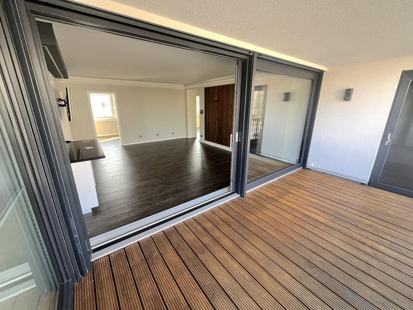 Prenájom bytu 3-izbový 92 m², Schwerin, Meklenbursko-Predpomoransko Prenájom bytu 3-izbový 92 m², Schwerin, Meklenbursko-Predpomoransko