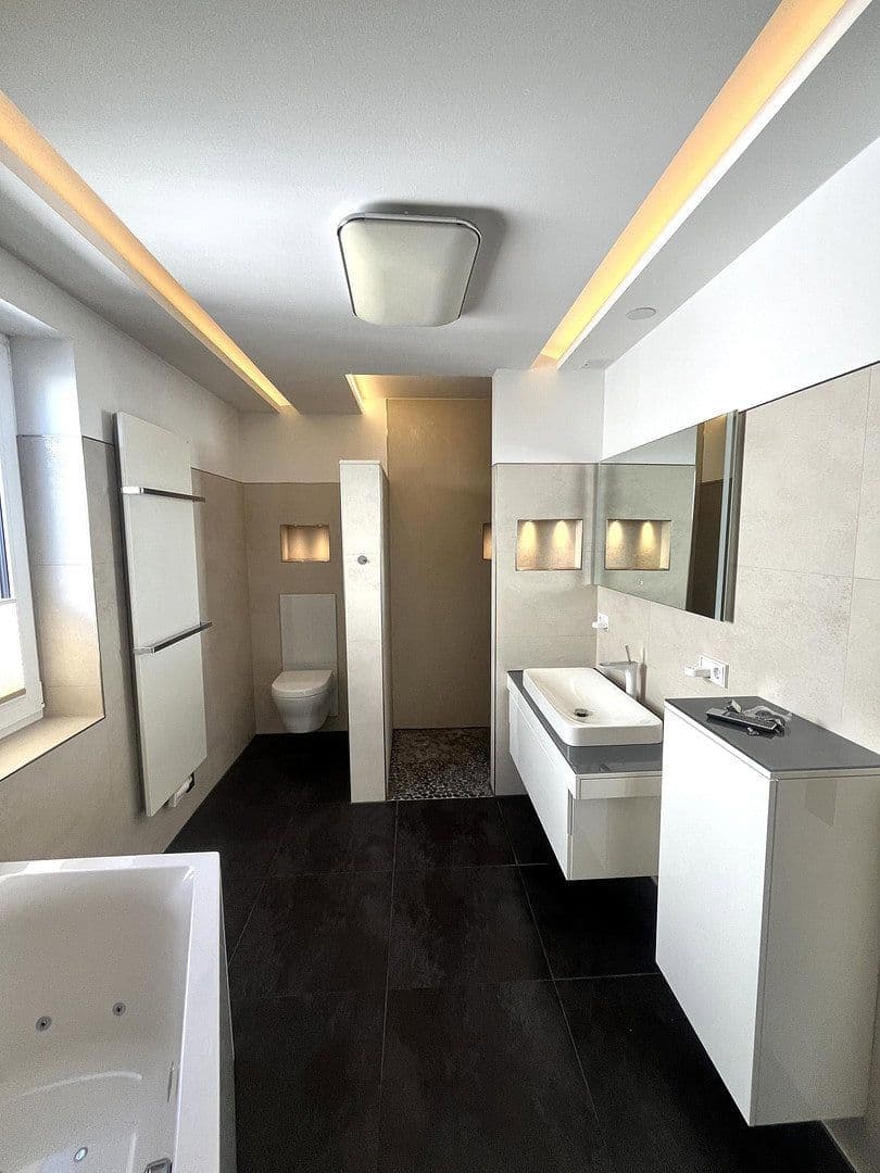 Prenájom bytu 3-izbový 92 m², Schwerin, Meklenbursko-Predpomoransko Prenájom bytu 3-izbový 92 m², Schwerin, Meklenbursko-Predpomoransko