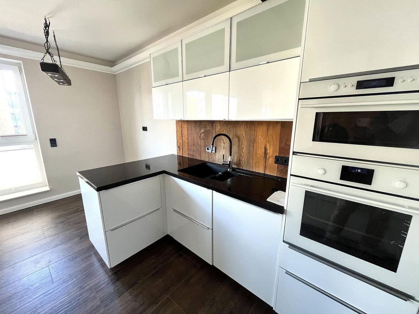 Prenájom bytu 3-izbový 92 m², Schwerin, Meklenbursko-Predpomoransko Prenájom bytu 3-izbový 92 m², Schwerin, Meklenbursko-Predpomoransko