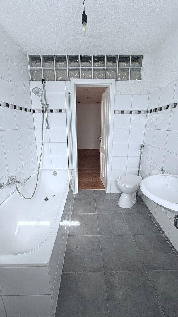 Prenájom bytu 3-izbový 94 m², Mittelstraße 2, Schwerte, Severné Porýnie - Westfálsko Prenájom bytu 3-izbový 94 m², Mittelstraße 2, Schwerte, Severné Porýnie - Westfálsko