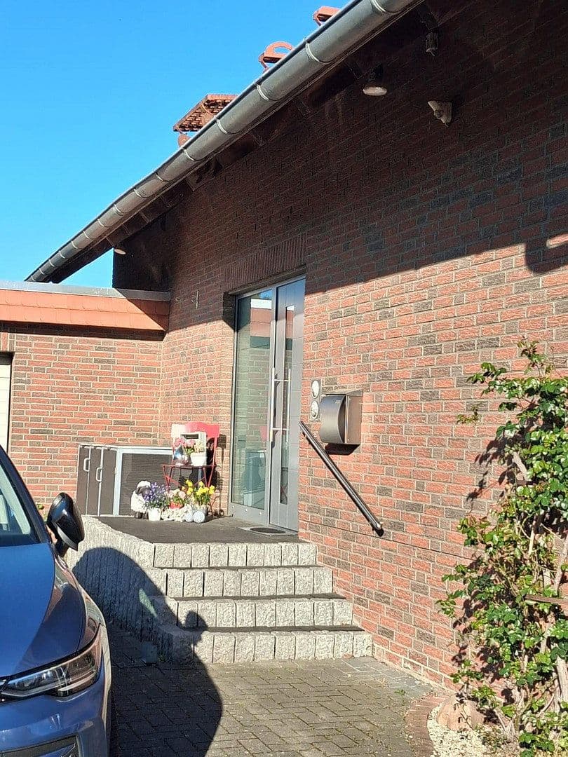 Predaj domu 168 m², pozemek 598 m², Falkenweg 5, Hagenburg, Dolné Sasko Predaj domu 168 m², pozemek 598 m², Falkenweg 5, Hagenburg, Dolné Sasko