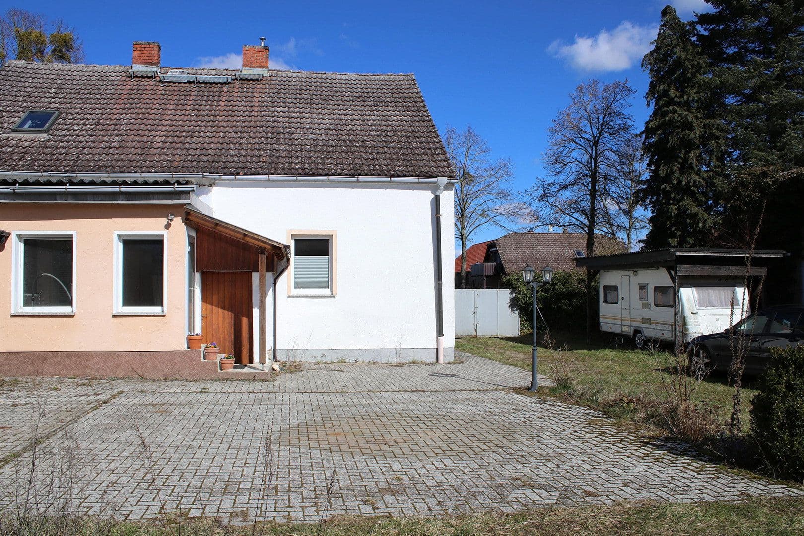 Predaj domu 210 m², pozemek 5.594 m², Klosterwalder Dorfstraße 40, Templin, Brandenbursko Predaj domu 210 m², pozemek 5.594 m², Klosterwalder Dorfstraße 40, Templin, Brandenbursko