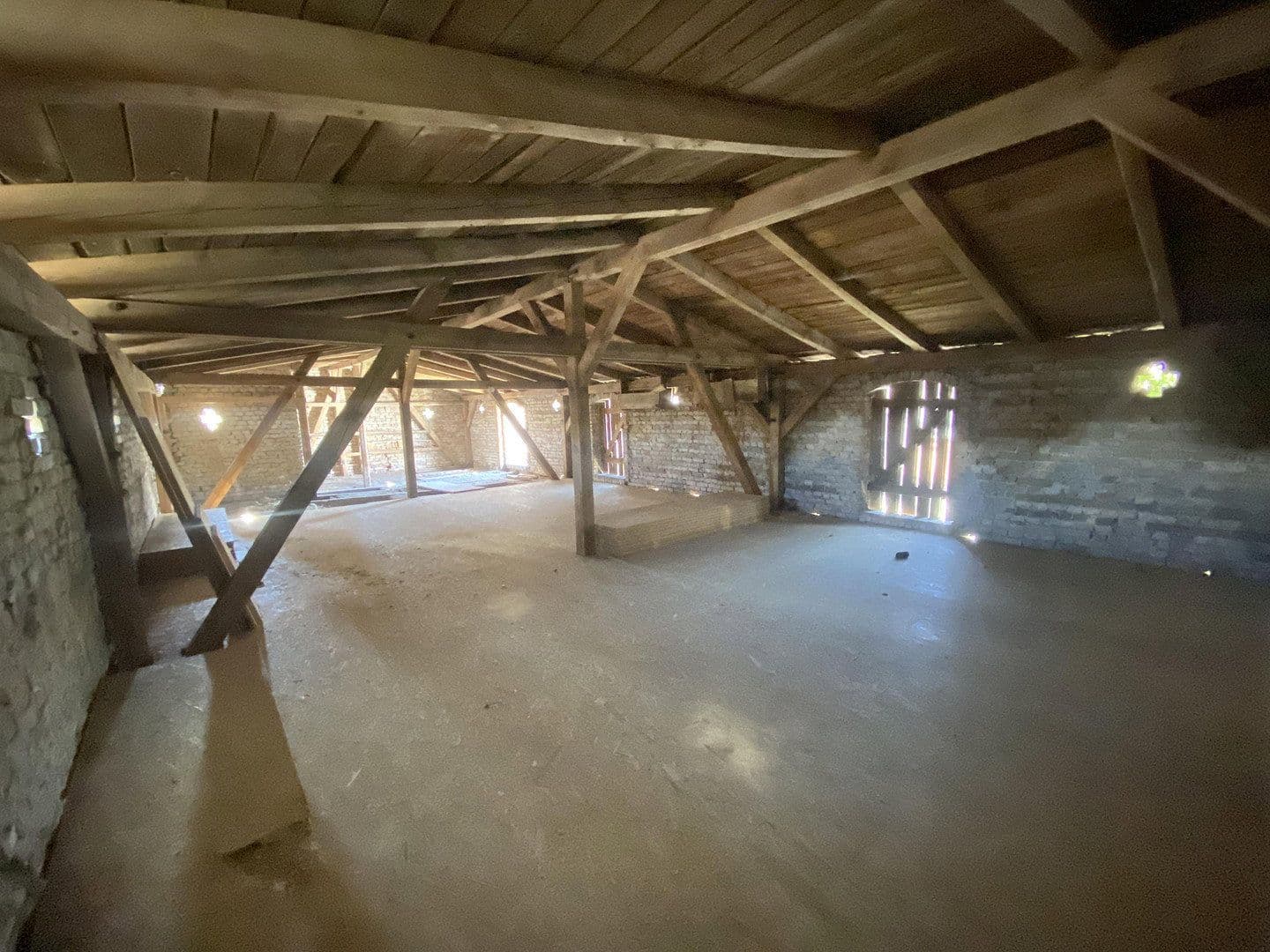 Predaj domu 210 m², pozemek 5.594 m², Klosterwalder Dorfstraße 40, Templin, Brandenbursko Predaj domu 210 m², pozemek 5.594 m², Klosterwalder Dorfstraße 40, Templin, Brandenbursko