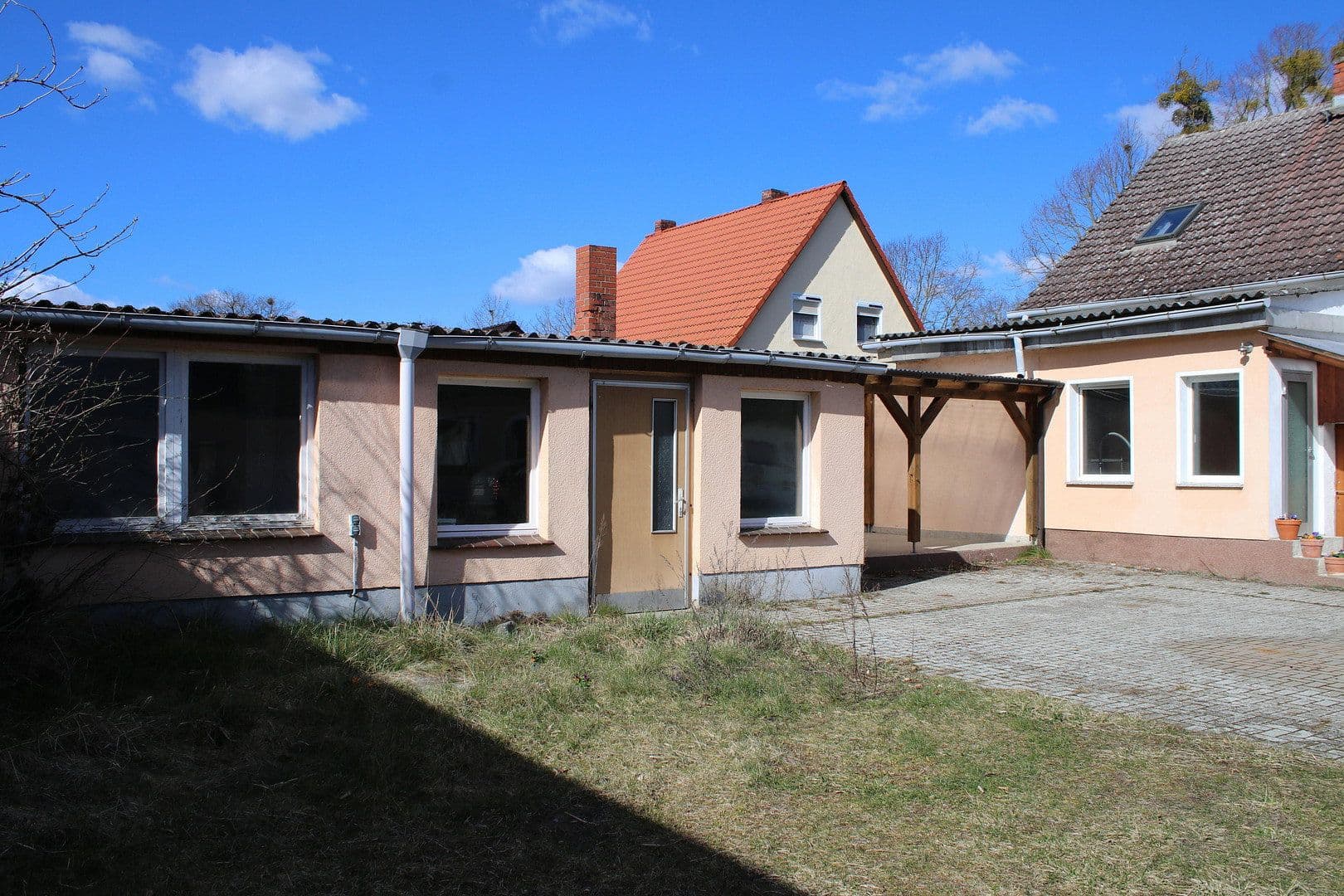 Predaj domu 210 m², pozemek 5.594 m², Klosterwalder Dorfstraße 40, Templin, Brandenbursko Predaj domu 210 m², pozemek 5.594 m², Klosterwalder Dorfstraße 40, Templin, Brandenbursko