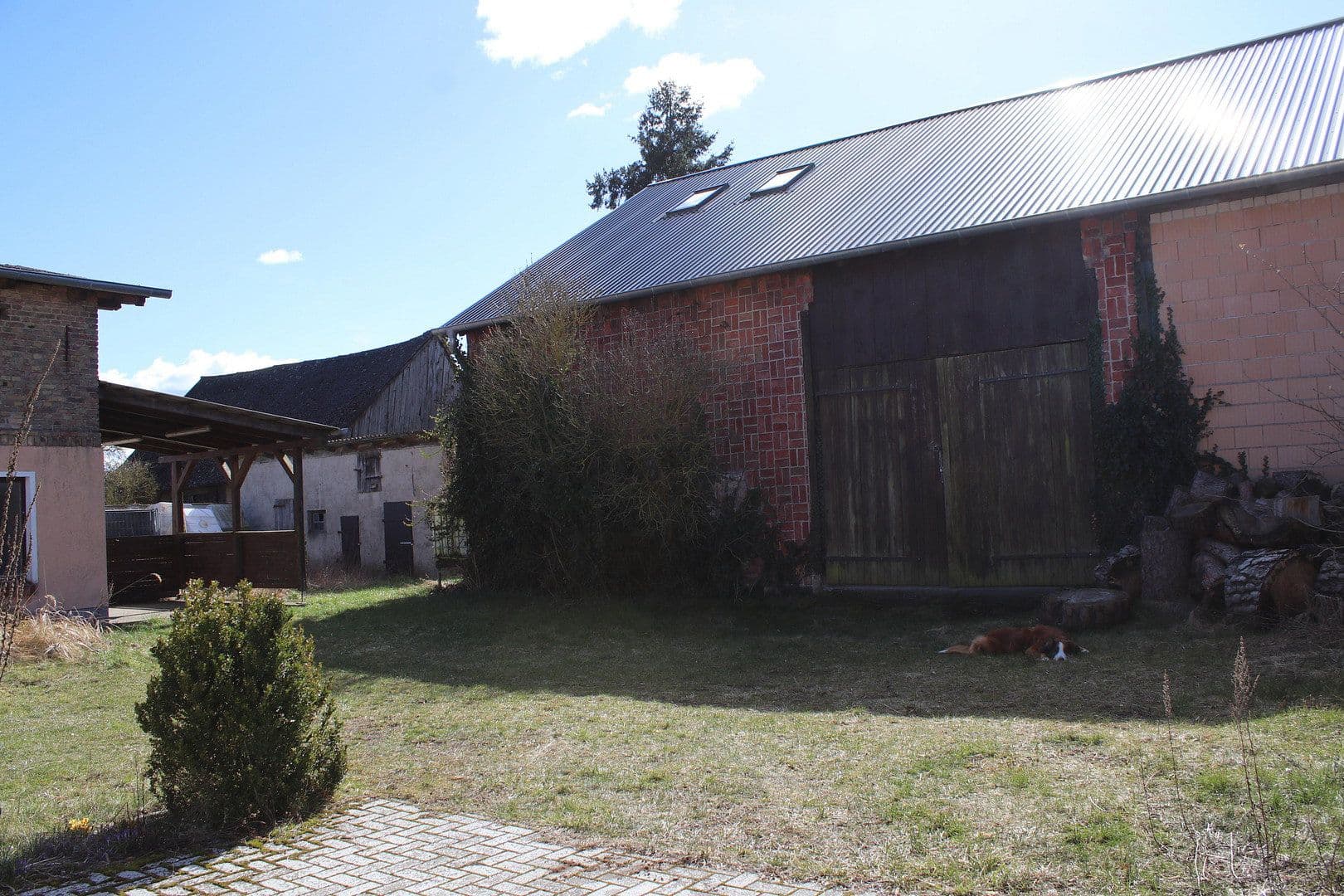 Predaj domu 210 m², pozemek 5.594 m², Klosterwalder Dorfstraße 40, Templin, Brandenbursko Predaj domu 210 m², pozemek 5.594 m², Klosterwalder Dorfstraße 40, Templin, Brandenbursko