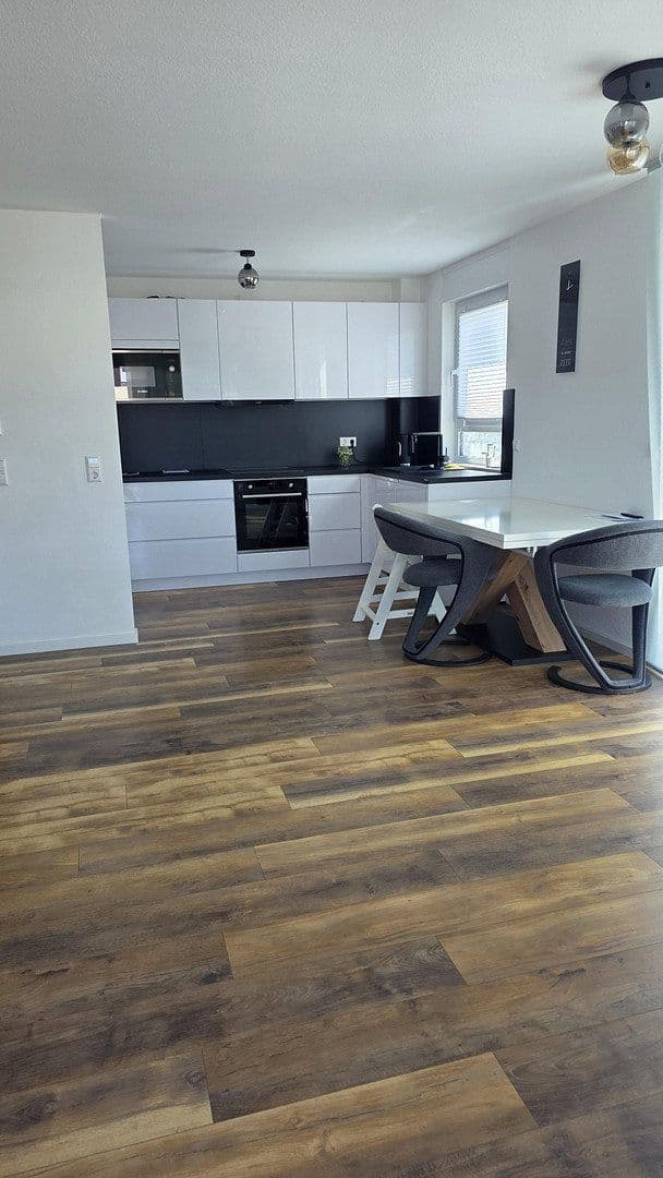 Prenájom bytu 3-izbový 93 m², Karlsdorf-Neuthard, Bádensko-Wurttembersko Prenájom bytu 3-izbový 93 m², Karlsdorf-Neuthard, Bádensko-Wurttembersko