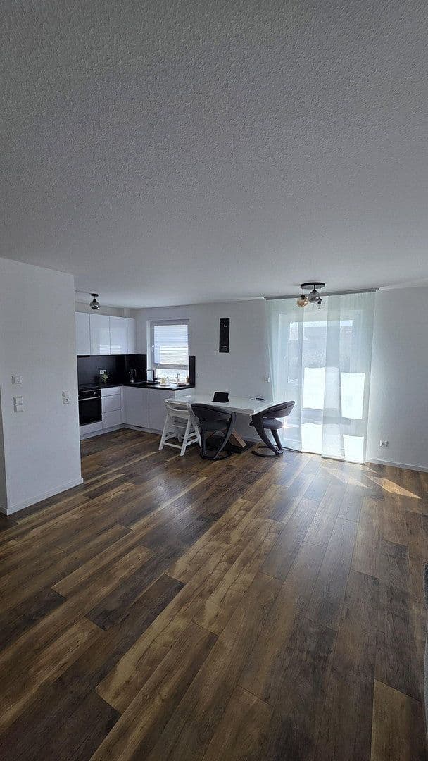 Prenájom bytu 3-izbový 93 m², Karlsdorf-Neuthard, Bádensko-Wurttembersko Prenájom bytu 3-izbový 93 m², Karlsdorf-Neuthard, Bádensko-Wurttembersko