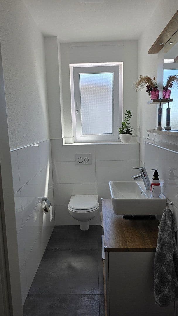 Prenájom bytu 3-izbový 93 m², Karlsdorf-Neuthard, Bádensko-Wurttembersko Prenájom bytu 3-izbový 93 m², Karlsdorf-Neuthard, Bádensko-Wurttembersko