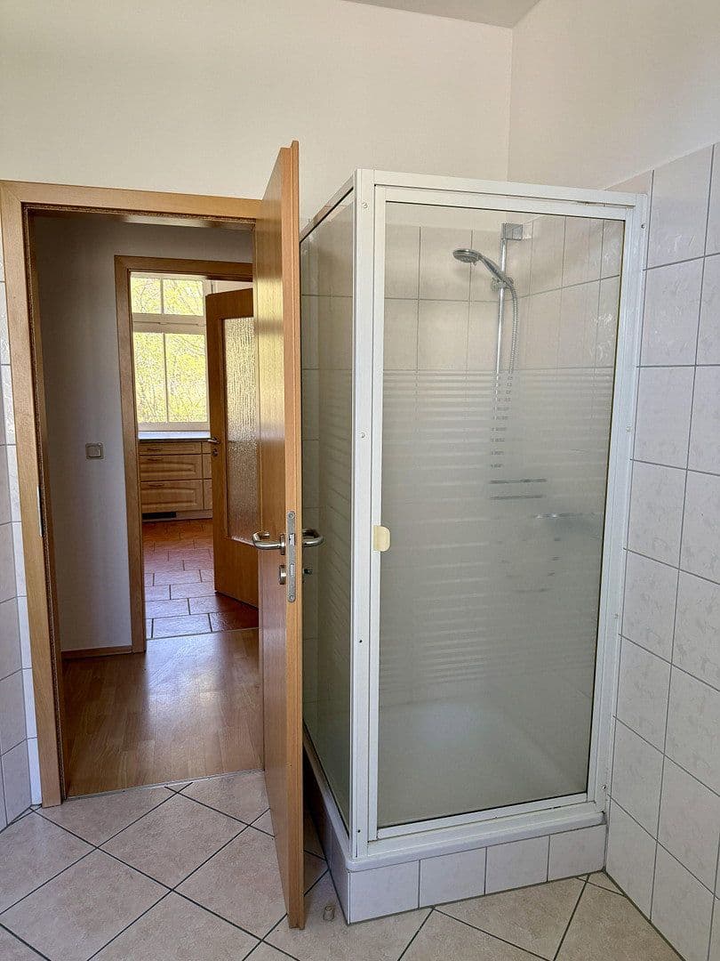 Prenájom bytu 4-izbový 115 m², Schirgiswalde-Kirschau, Sasko Prenájom bytu 4-izbový 115 m², Schirgiswalde-Kirschau, Sasko