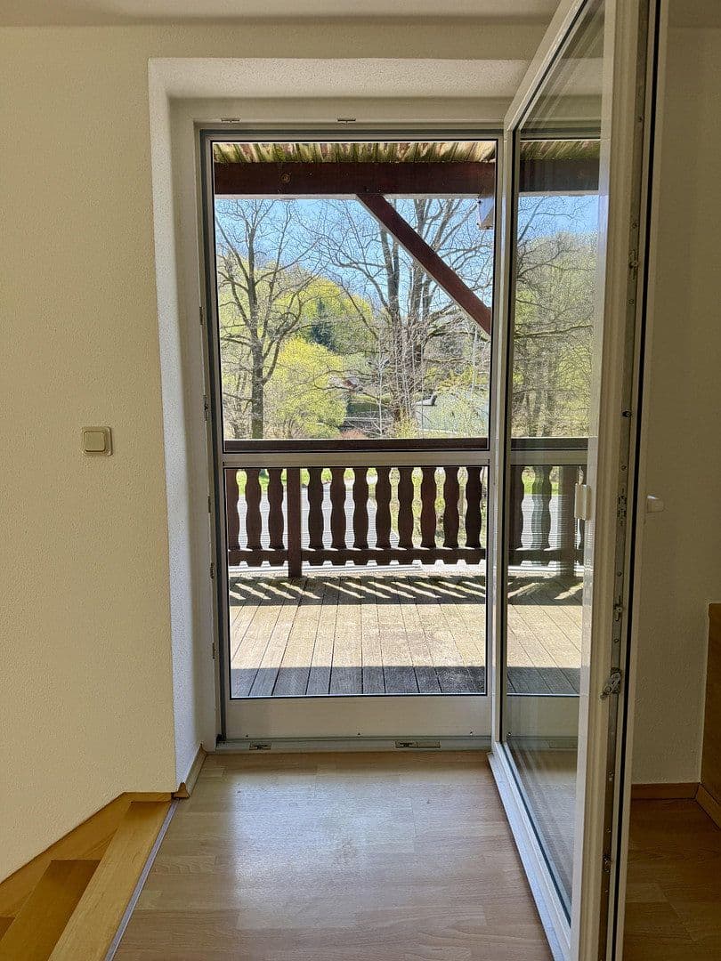 Prenájom bytu 4-izbový 115 m², Schirgiswalde-Kirschau, Sasko Prenájom bytu 4-izbový 115 m², Schirgiswalde-Kirschau, Sasko