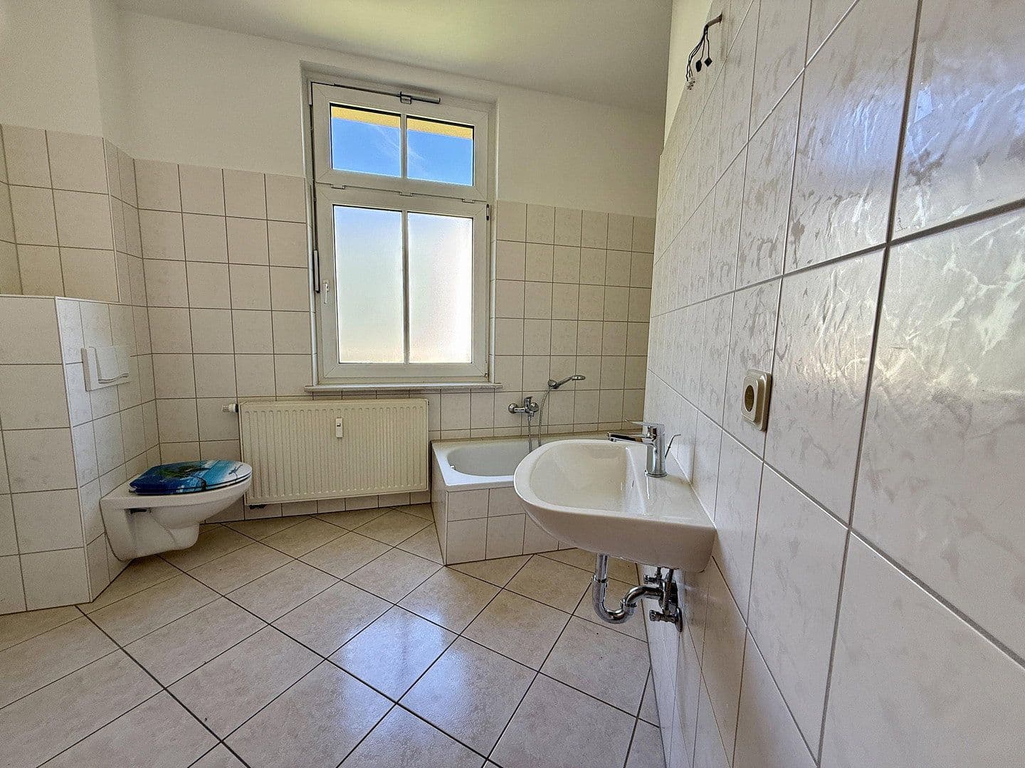 Prenájom bytu 4-izbový 115 m², Schirgiswalde-Kirschau, Sasko Prenájom bytu 4-izbový 115 m², Schirgiswalde-Kirschau, Sasko