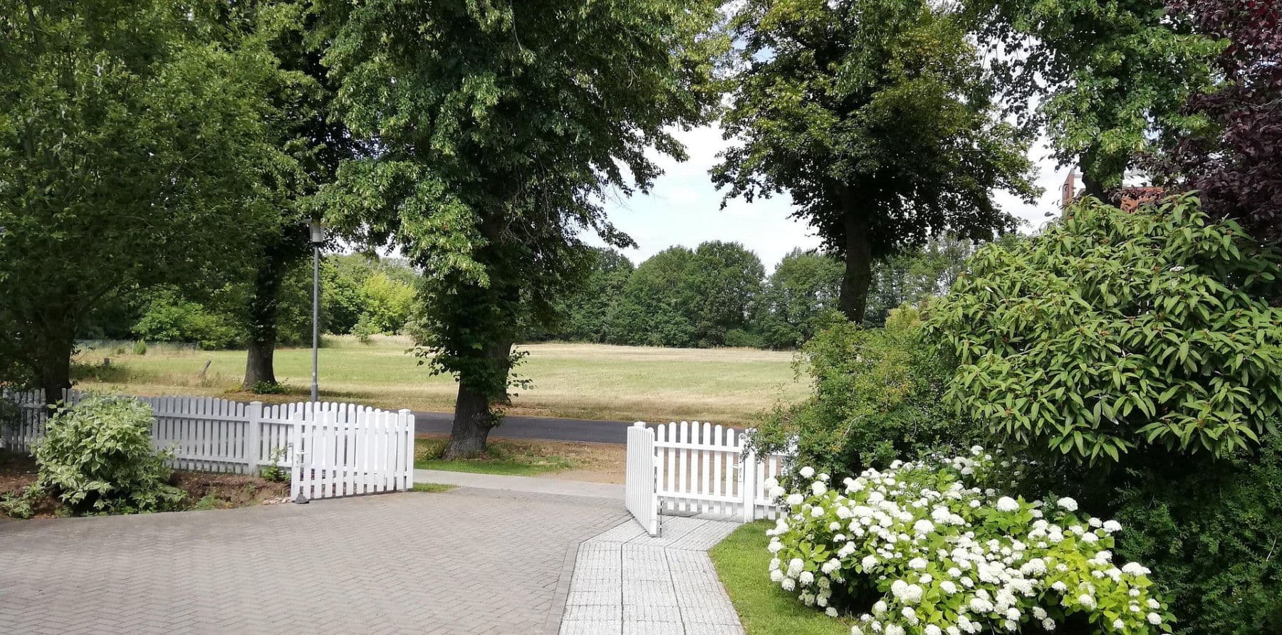 Predaj domu 235 m², pozemek 1.977 m², Dorfstr. 35, Nauen, Brandenbursko Predaj domu 235 m², pozemek 1.977 m², Dorfstr. 35, Nauen, Brandenbursko