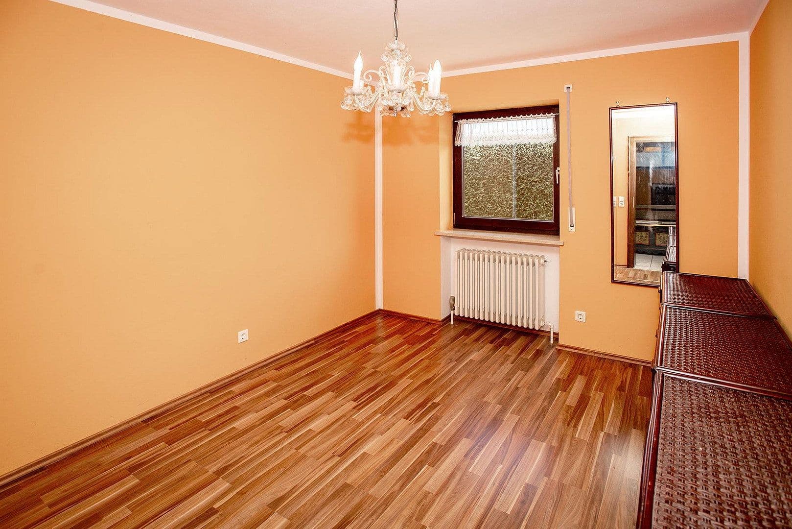 Predaj domu 140 m², pozemek 852 m², Bgm.-Feldbauer-Str. 15, Roding, Bavorsko Predaj domu 140 m², pozemek 852 m², Bgm.-Feldbauer-Str. 15, Roding, Bavorsko