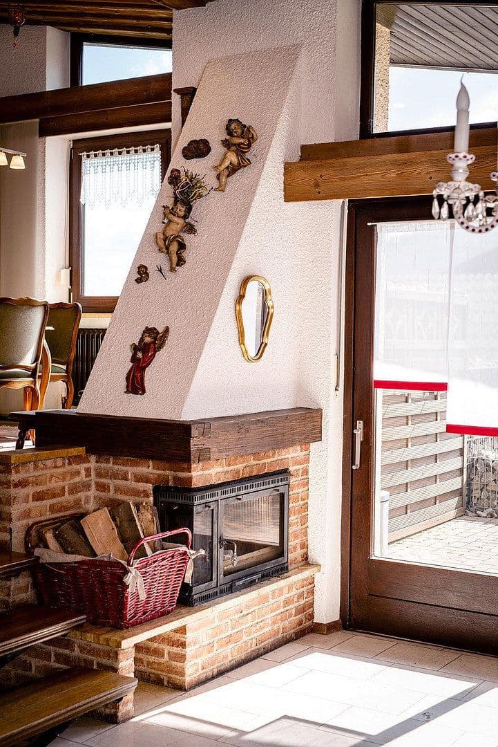 Predaj domu 140 m², pozemek 852 m², Bgm.-Feldbauer-Str. 15, Roding, Bavorsko Predaj domu 140 m², pozemek 852 m², Bgm.-Feldbauer-Str. 15, Roding, Bavorsko