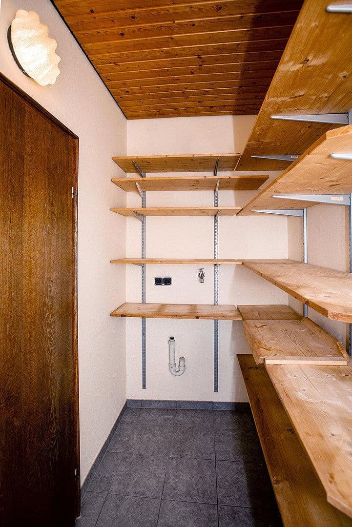 Predaj domu 140 m², pozemek 852 m², Bgm.-Feldbauer-Str. 15, Roding, Bavorsko Predaj domu 140 m², pozemek 852 m², Bgm.-Feldbauer-Str. 15, Roding, Bavorsko