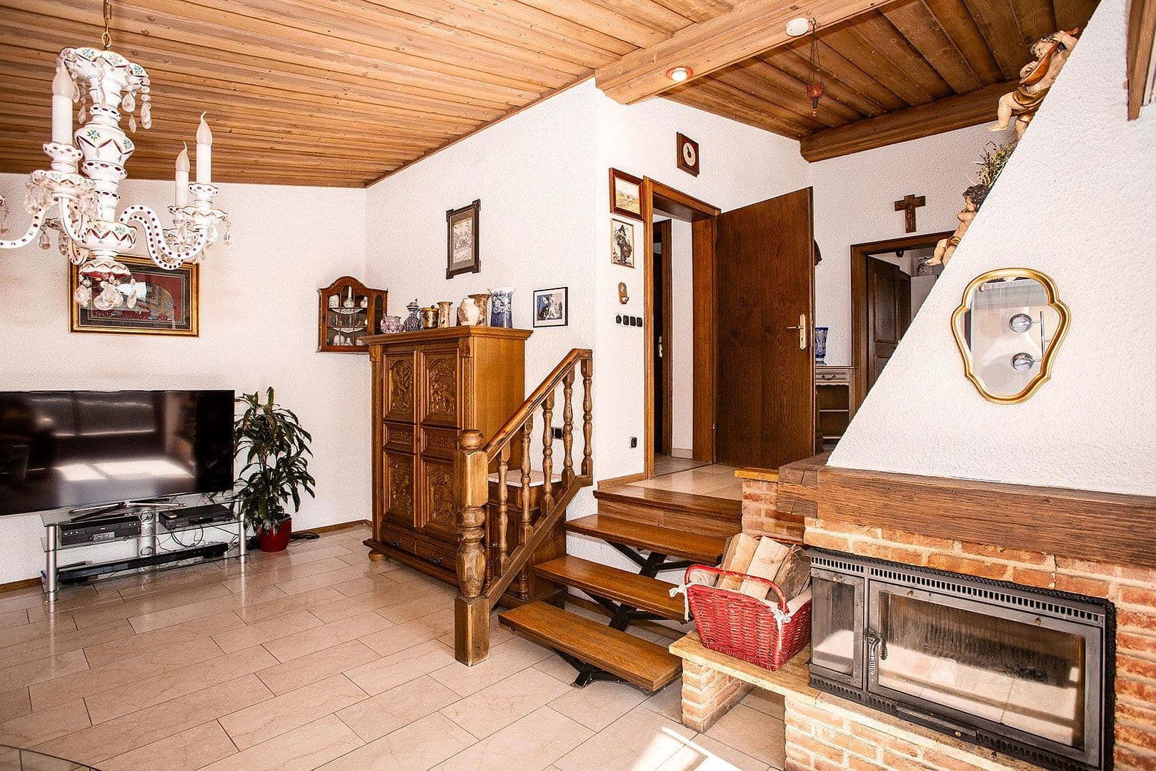 Predaj domu 140 m², pozemek 852 m², Bgm.-Feldbauer-Str. 15, Roding, Bavorsko Predaj domu 140 m², pozemek 852 m², Bgm.-Feldbauer-Str. 15, Roding, Bavorsko