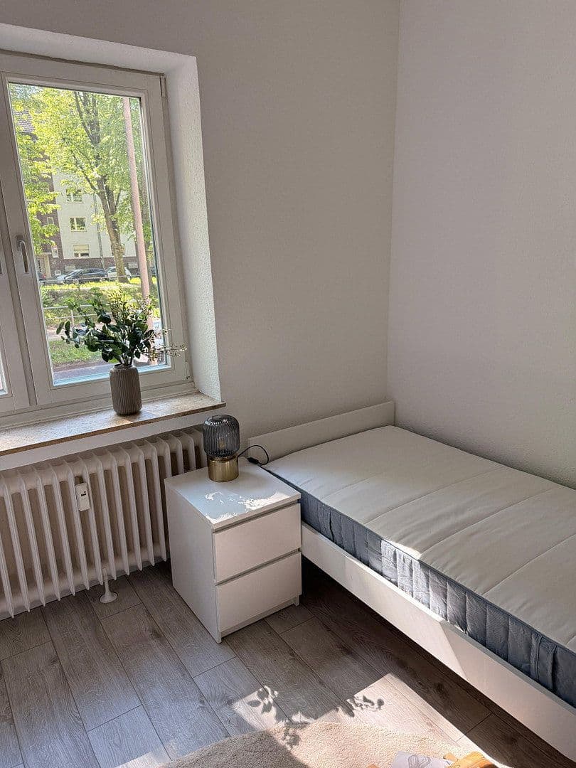 Prenájom bytu 1-izbový 25 m², Heinrichstr. 105, Düsseldorf, Severné Porýnie - Westfálsko Prenájom bytu 1-izbový 25 m², Heinrichstr. 105, Düsseldorf, Severné Porýnie - Westfálsko