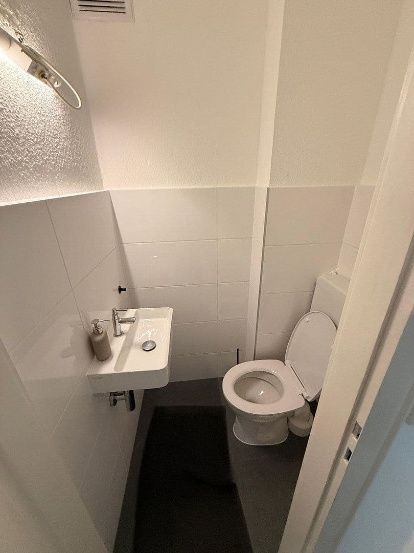 Prenájom bytu 1-izbový 37 m², Heinrichstr. 105, Düsseldorf, Severné Porýnie - Westfálsko Prenájom bytu 1-izbový 37 m², Heinrichstr. 105, Düsseldorf, Severné Porýnie - Westfálsko