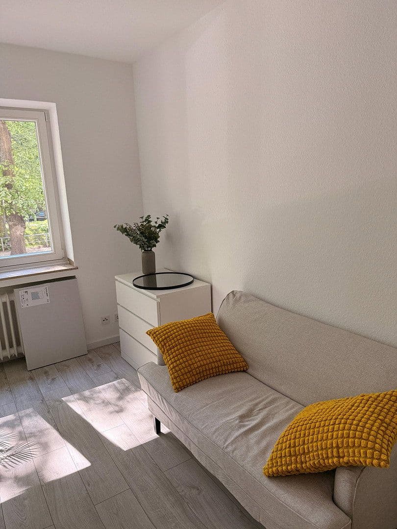 Prenájom bytu 1-izbový 37 m², Heinrichstr. 105, Düsseldorf, Severné Porýnie - Westfálsko Prenájom bytu 1-izbový 37 m², Heinrichstr. 105, Düsseldorf, Severné Porýnie - Westfálsko