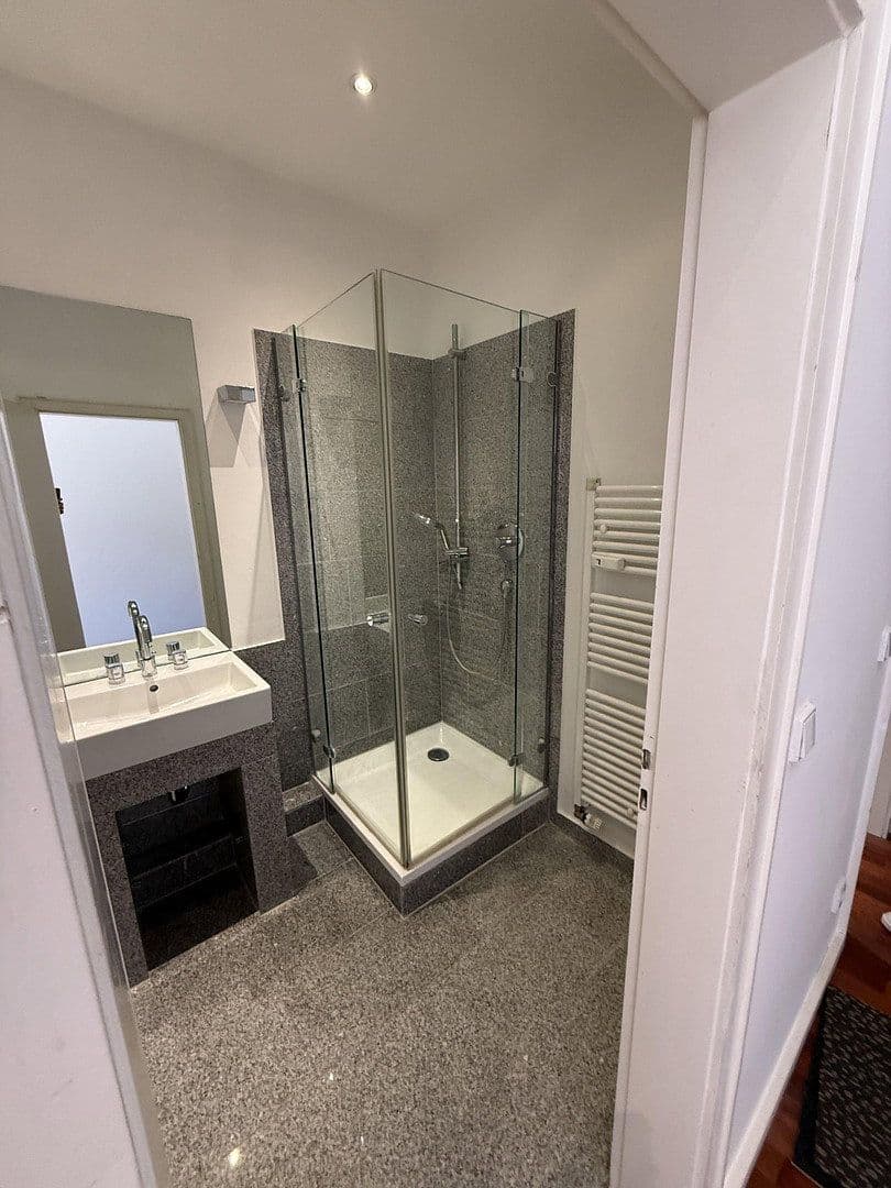 Prenájom bytu 2-izbový 95 m², Moltkestraße 127, Köln, Severné Porýnie - Westfálsko Prenájom bytu 2-izbový 95 m², Moltkestraße 127, Köln, Severné Porýnie - Westfálsko