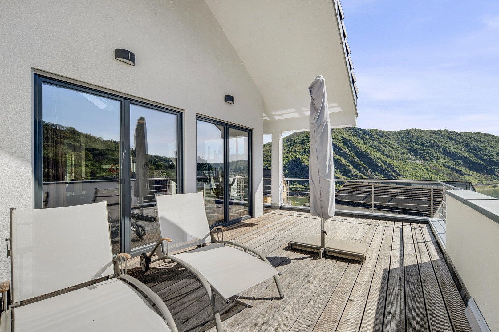 Predaj domu 216 m², pozemek 1.200 m², Oberwesel, Porýnie-Falcko Predaj domu 216 m², pozemek 1.200 m², Oberwesel, Porýnie-Falcko