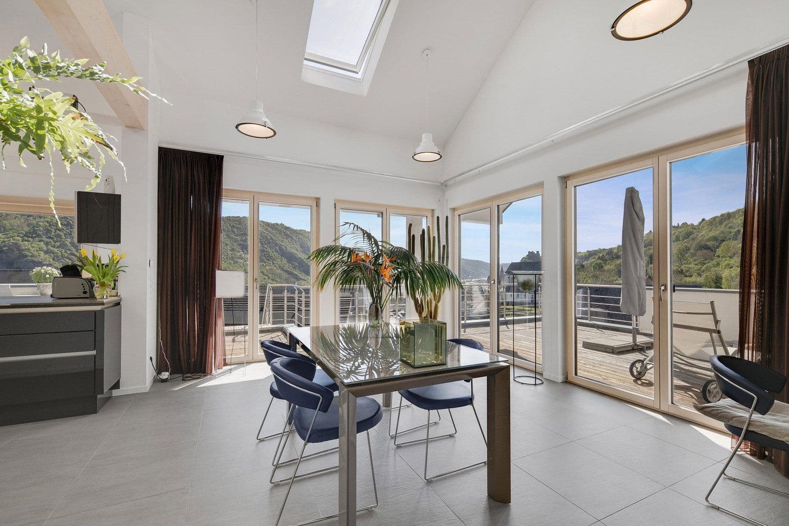 Predaj domu 216 m², pozemek 1.200 m², Oberwesel, Porýnie-Falcko Predaj domu 216 m², pozemek 1.200 m², Oberwesel, Porýnie-Falcko