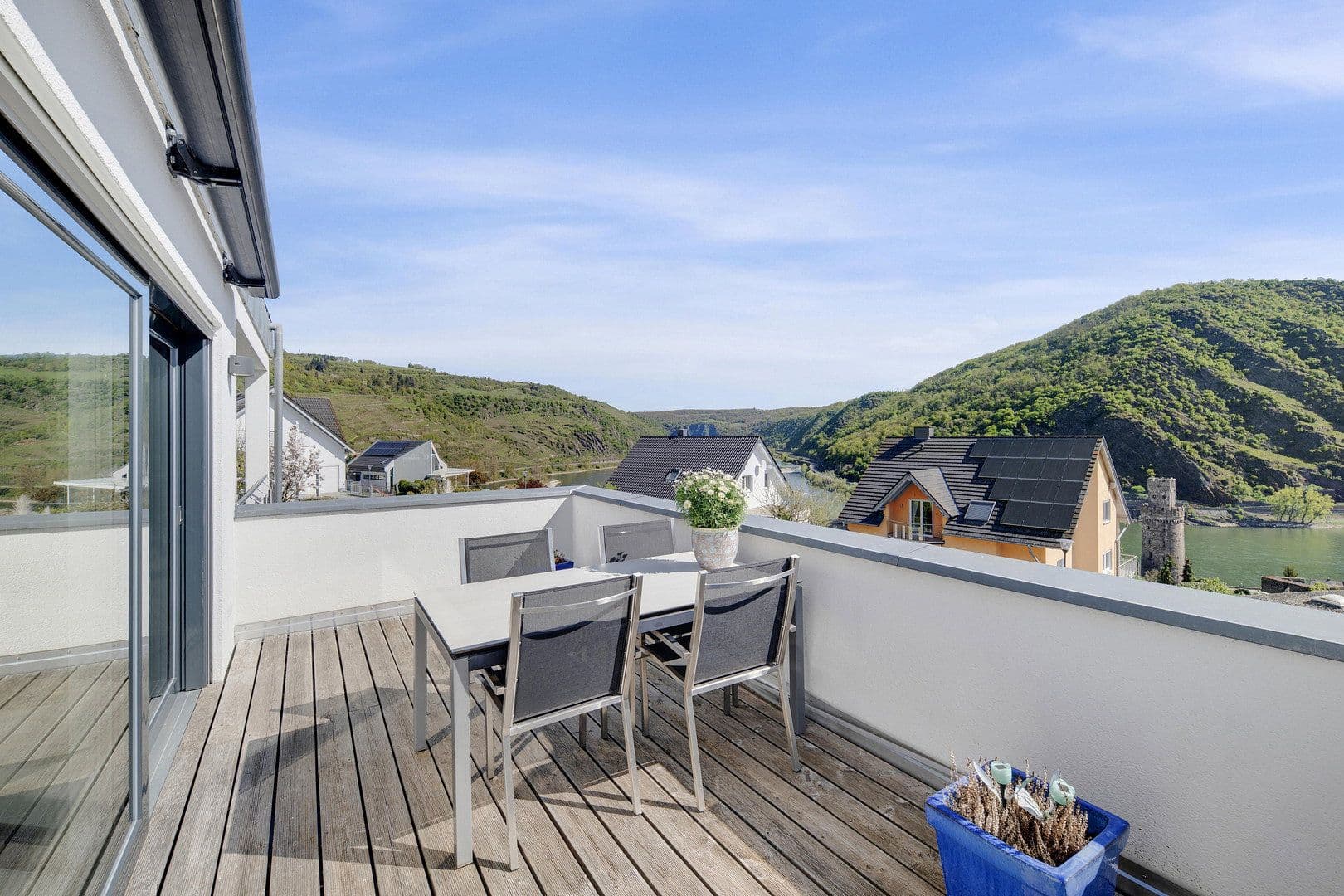 Predaj domu 216 m², pozemek 1.200 m², Oberwesel, Porýnie-Falcko Predaj domu 216 m², pozemek 1.200 m², Oberwesel, Porýnie-Falcko