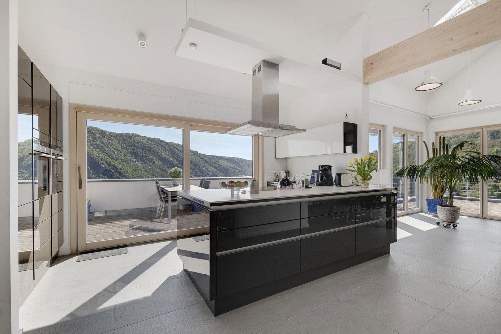 Predaj domu 216 m², pozemek 1.200 m², Oberwesel, Porýnie-Falcko Predaj domu 216 m², pozemek 1.200 m², Oberwesel, Porýnie-Falcko