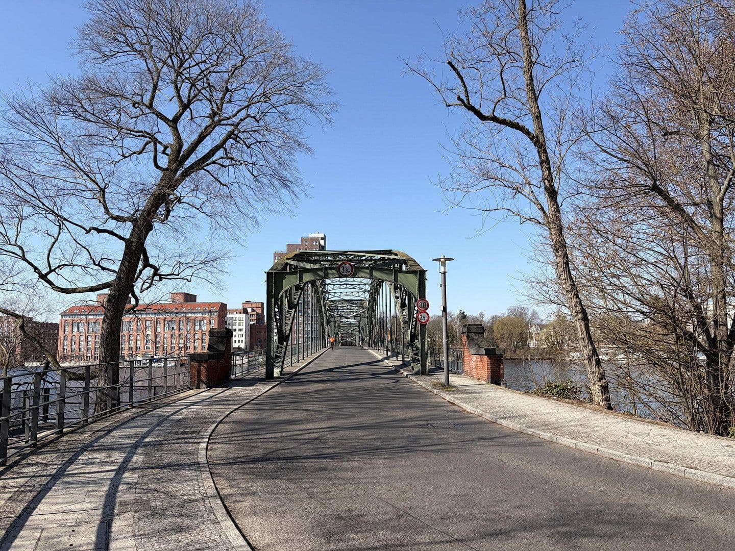 Prenájom bytu 2-izbový 68 m², Eiswerderstraße 10 A-J, Berlin, Berlín Prenájom bytu 2-izbový 68 m², Eiswerderstraße 10 A-J, Berlin, Berlín