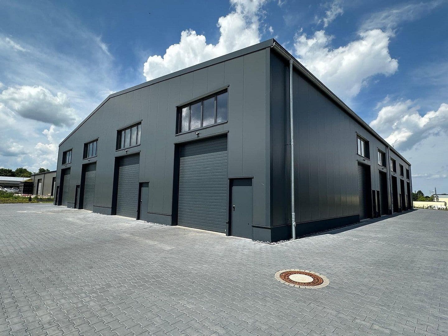 Prenájom nebytového priestoru 62 m², Emmy-Noether-Str. 4, Rheinbach, Severné Porýnie - Westfálsko Prenájom nebytového priestoru 62 m², Emmy-Noether-Str. 4, Rheinbach, Severné Porýnie - Westfálsko