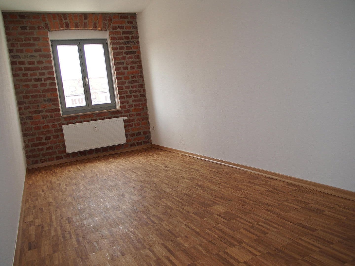 Prenájom bytu 3-izbový 84 m², Leipzig, Sasko Prenájom bytu 3-izbový 84 m², Leipzig, Sasko