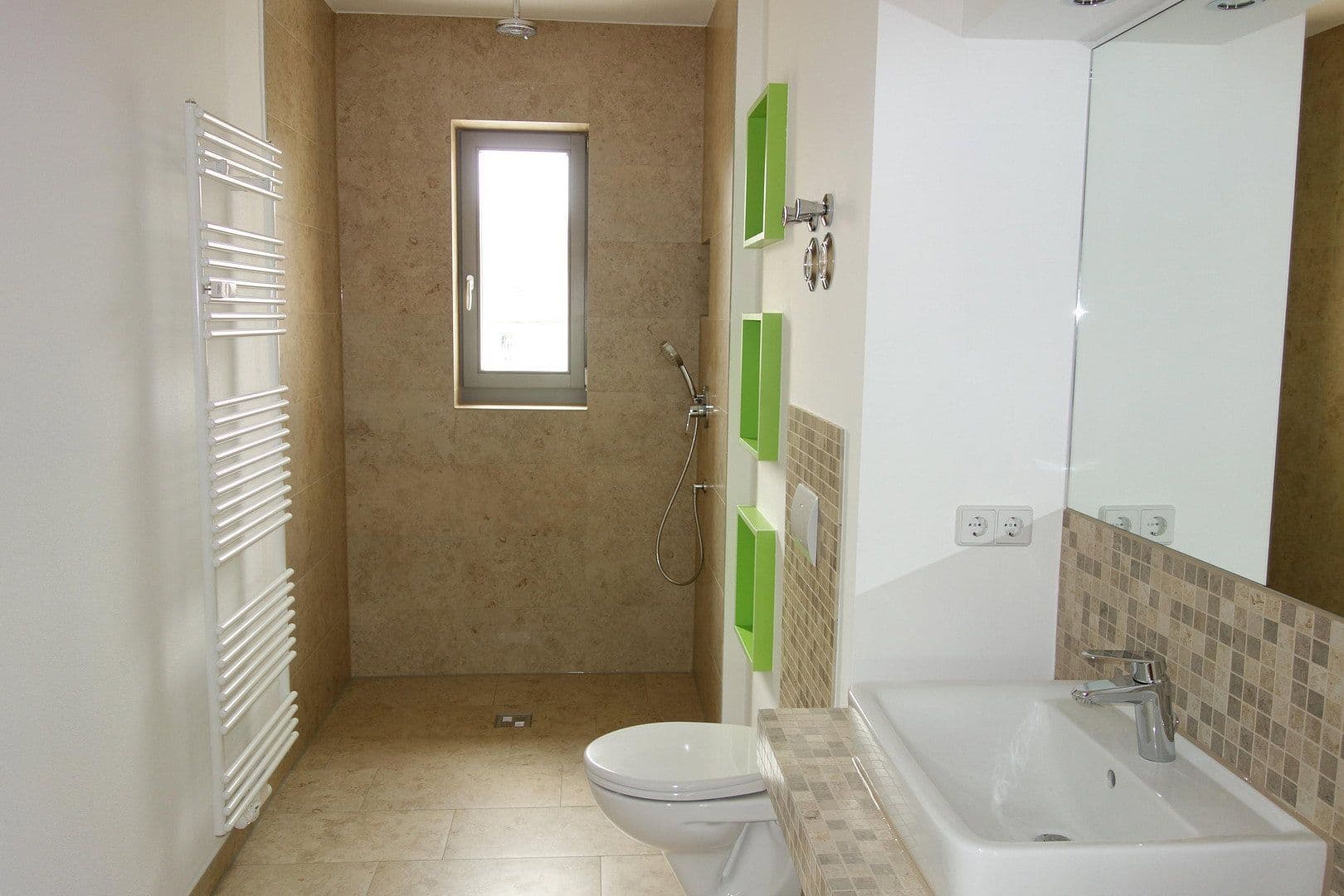 Prenájom bytu 3-izbový 84 m², Leipzig, Sasko Prenájom bytu 3-izbový 84 m², Leipzig, Sasko