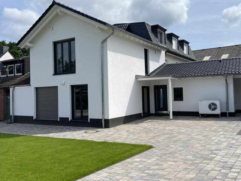 Prenájom domu 100 m², pozemek 170 m², Düsseldorf, Severné Porýnie - Westfálsko Prenájom domu 100 m², pozemek 170 m², Düsseldorf, Severné Porýnie - Westfálsko