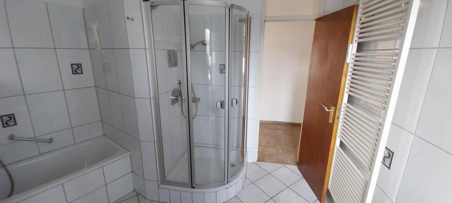 Prenájom bytu 3-izbový 100 m², Leverkusen, Severné Porýnie - Westfálsko Prenájom bytu 3-izbový 100 m², Leverkusen, Severné Porýnie - Westfálsko