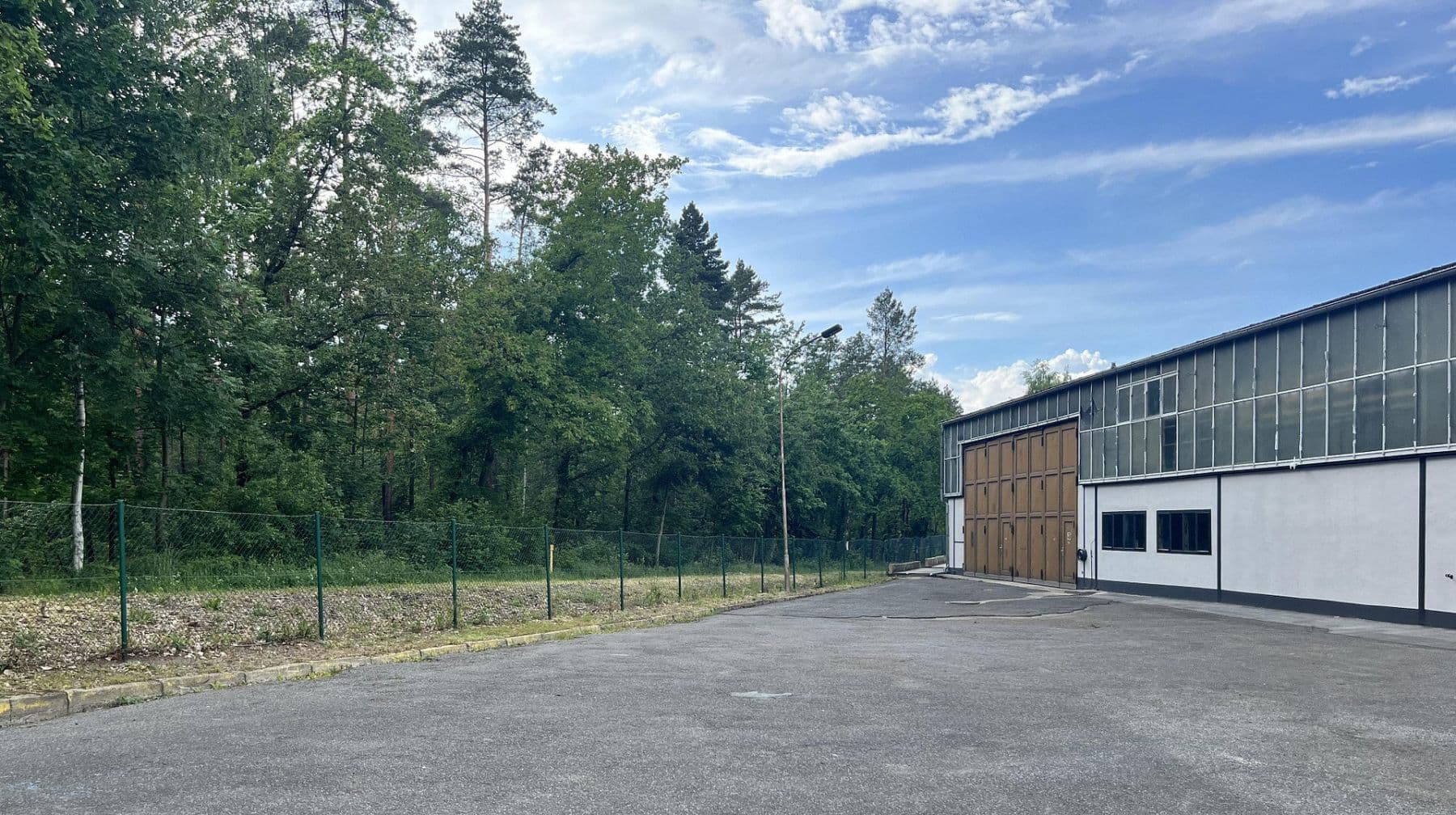 Prenájom nebytového priestoru 1.400 m², Niesky, Sasko Prenájom nebytového priestoru 1.400 m², Niesky, Sasko