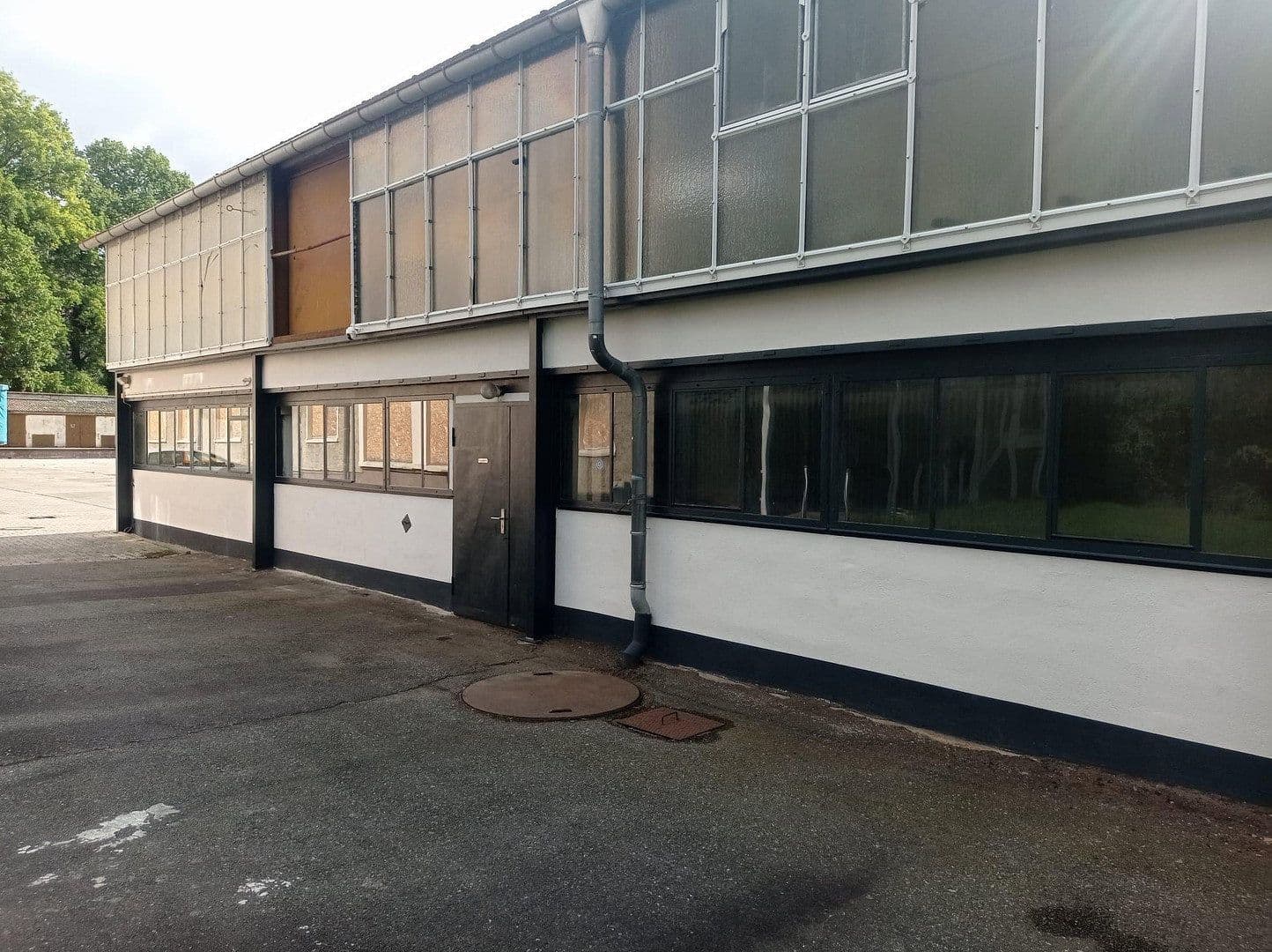 Prenájom nebytového priestoru 1.400 m², Niesky, Sasko Prenájom nebytového priestoru 1.400 m², Niesky, Sasko