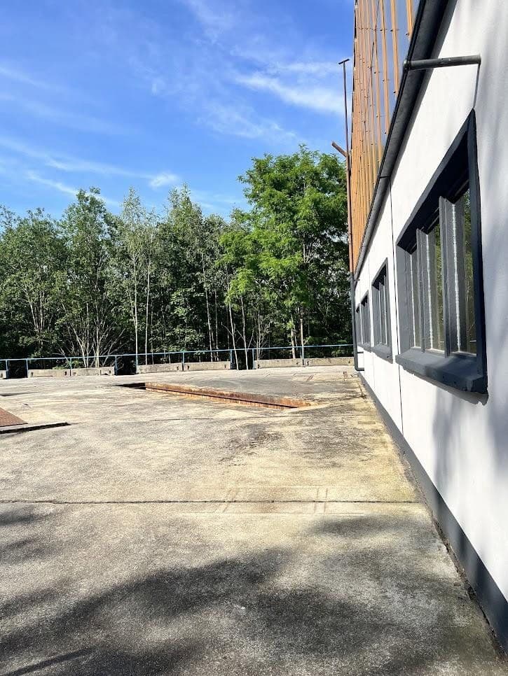 Prenájom nebytového priestoru 1.400 m², Niesky, Sasko Prenájom nebytového priestoru 1.400 m², Niesky, Sasko