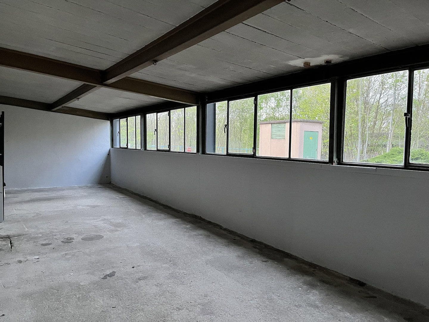 Prenájom nebytového priestoru 1.400 m², Niesky, Sasko Prenájom nebytového priestoru 1.400 m², Niesky, Sasko