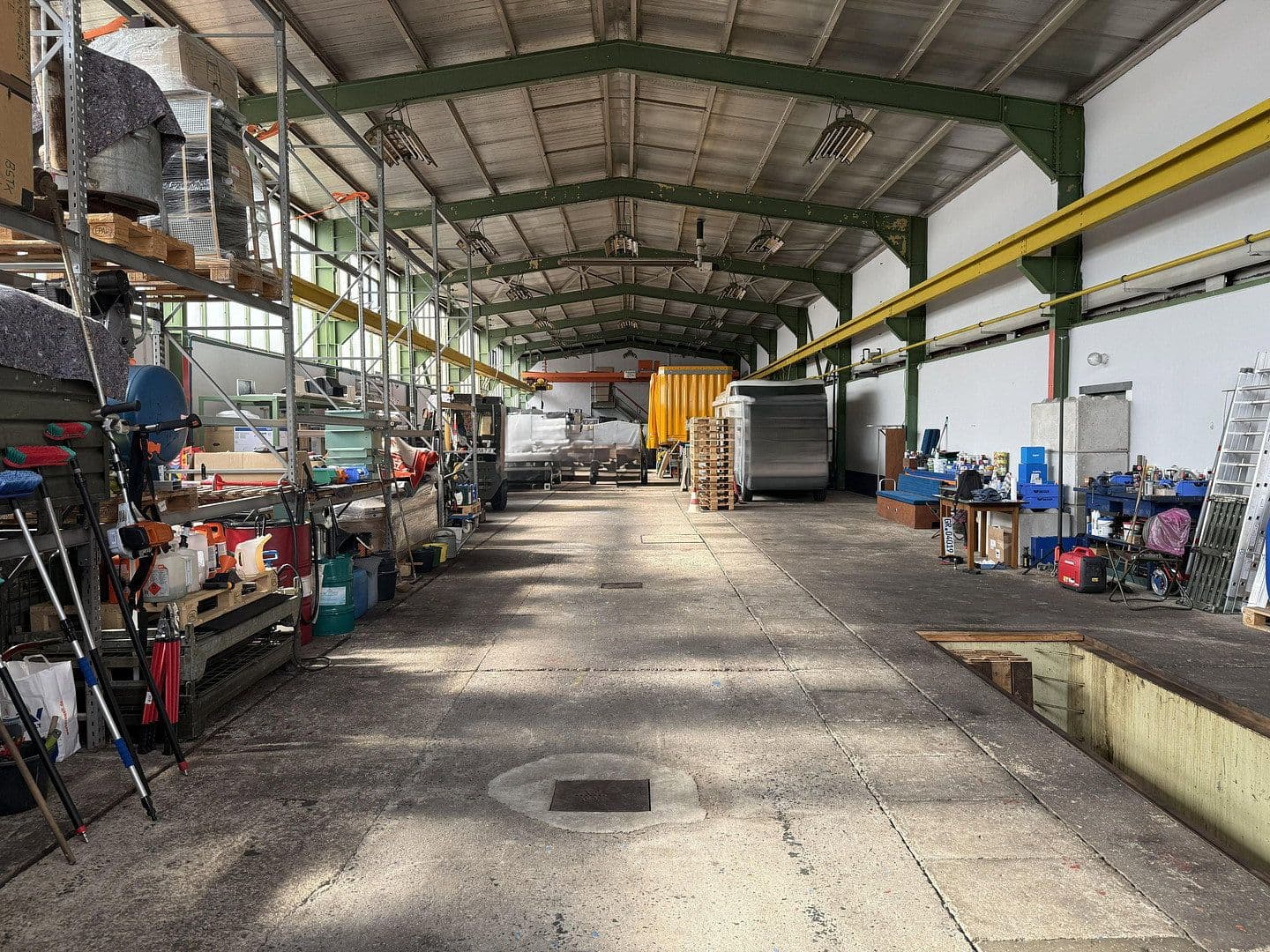 Prenájom nebytového priestoru 1.400 m², Niesky, Sasko Prenájom nebytového priestoru 1.400 m², Niesky, Sasko