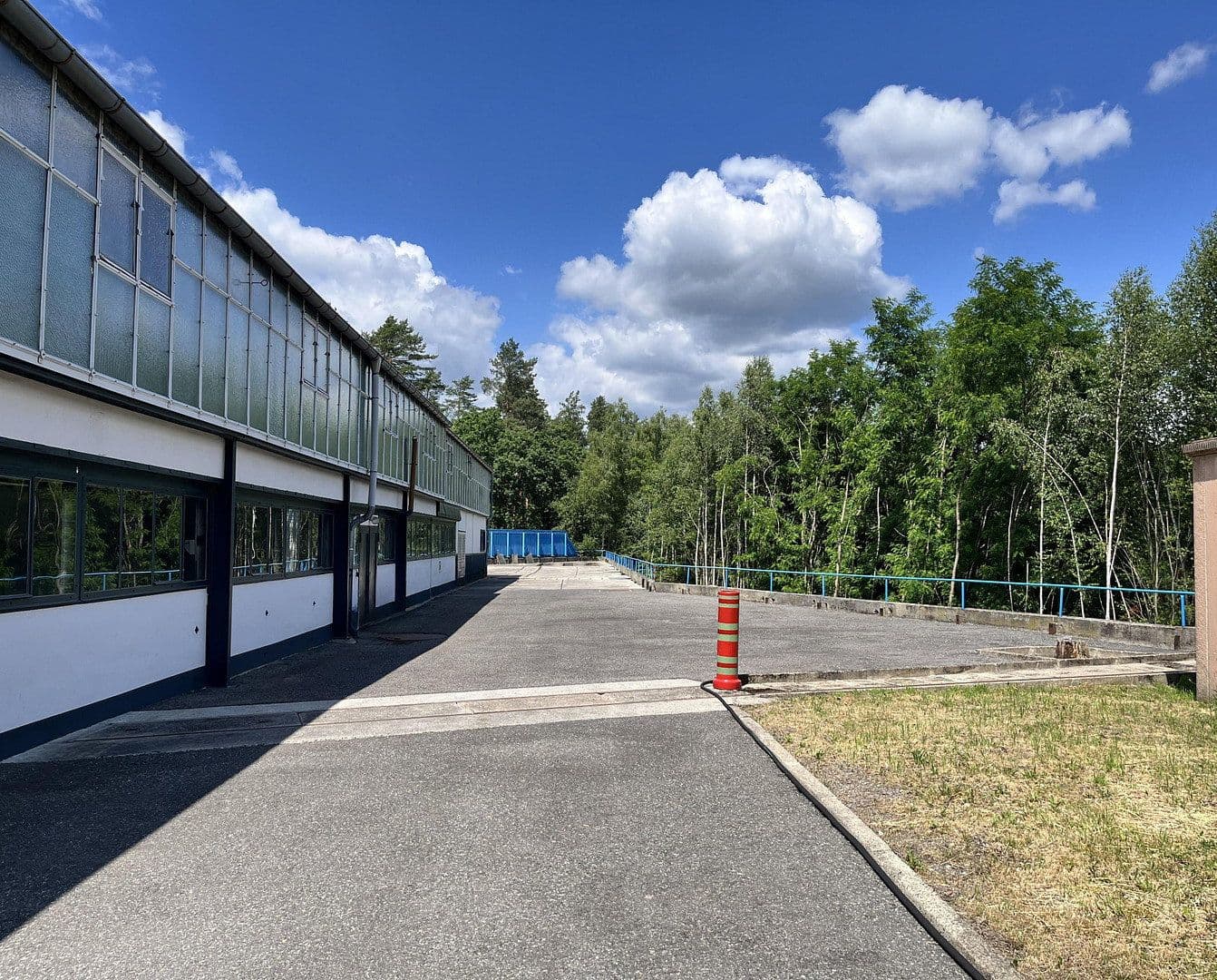 Prenájom nebytového priestoru 1.400 m², Niesky, Sasko Prenájom nebytového priestoru 1.400 m², Niesky, Sasko