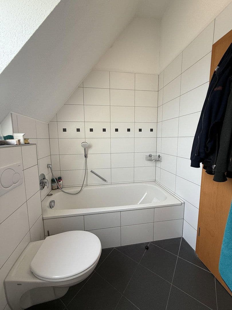 Prenájom bytu 3-izbový 80 m², Korntal-Münchingen, Bádensko-Wurttembersko Prenájom bytu 3-izbový 80 m², Korntal-Münchingen, Bádensko-Wurttembersko