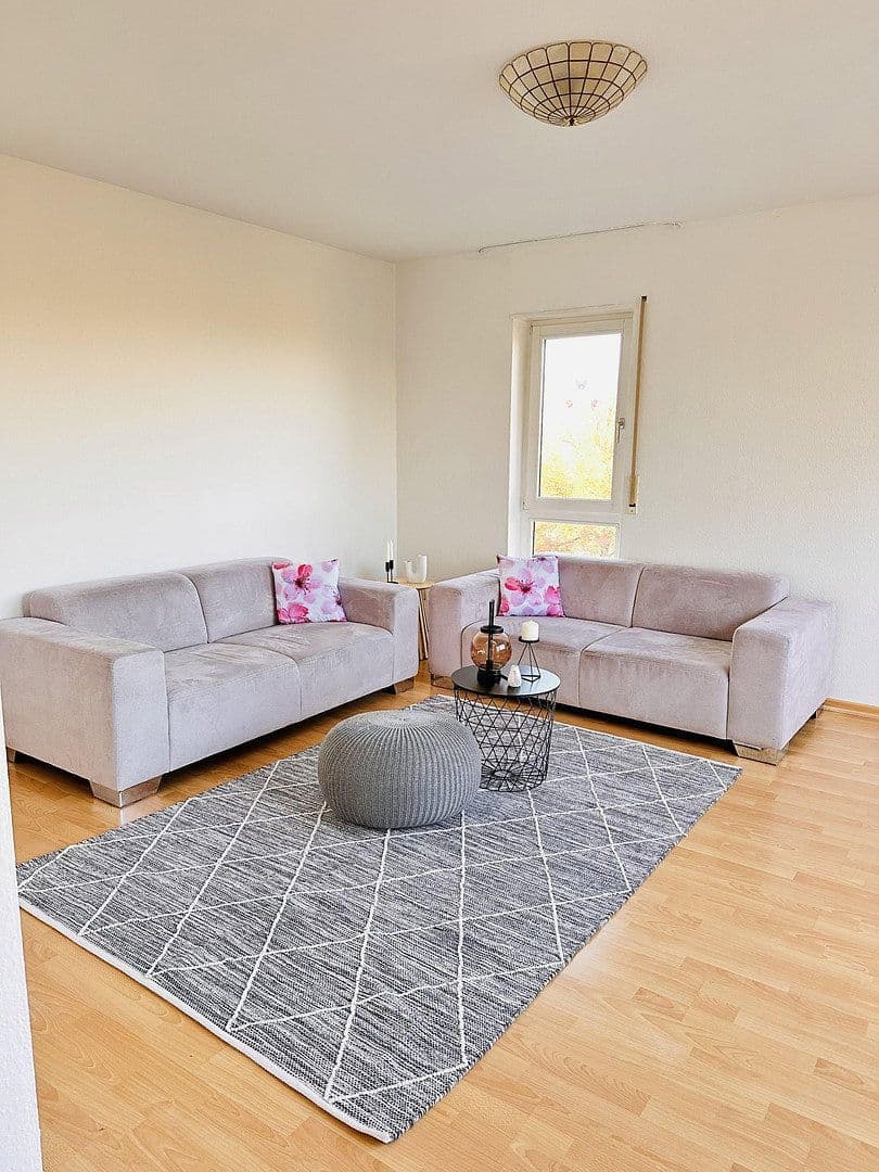 Prenájom bytu 2-izbový 64 m², Leonberg, Bádensko-Wurttembersko Prenájom bytu 2-izbový 64 m², Leonberg, Bádensko-Wurttembersko