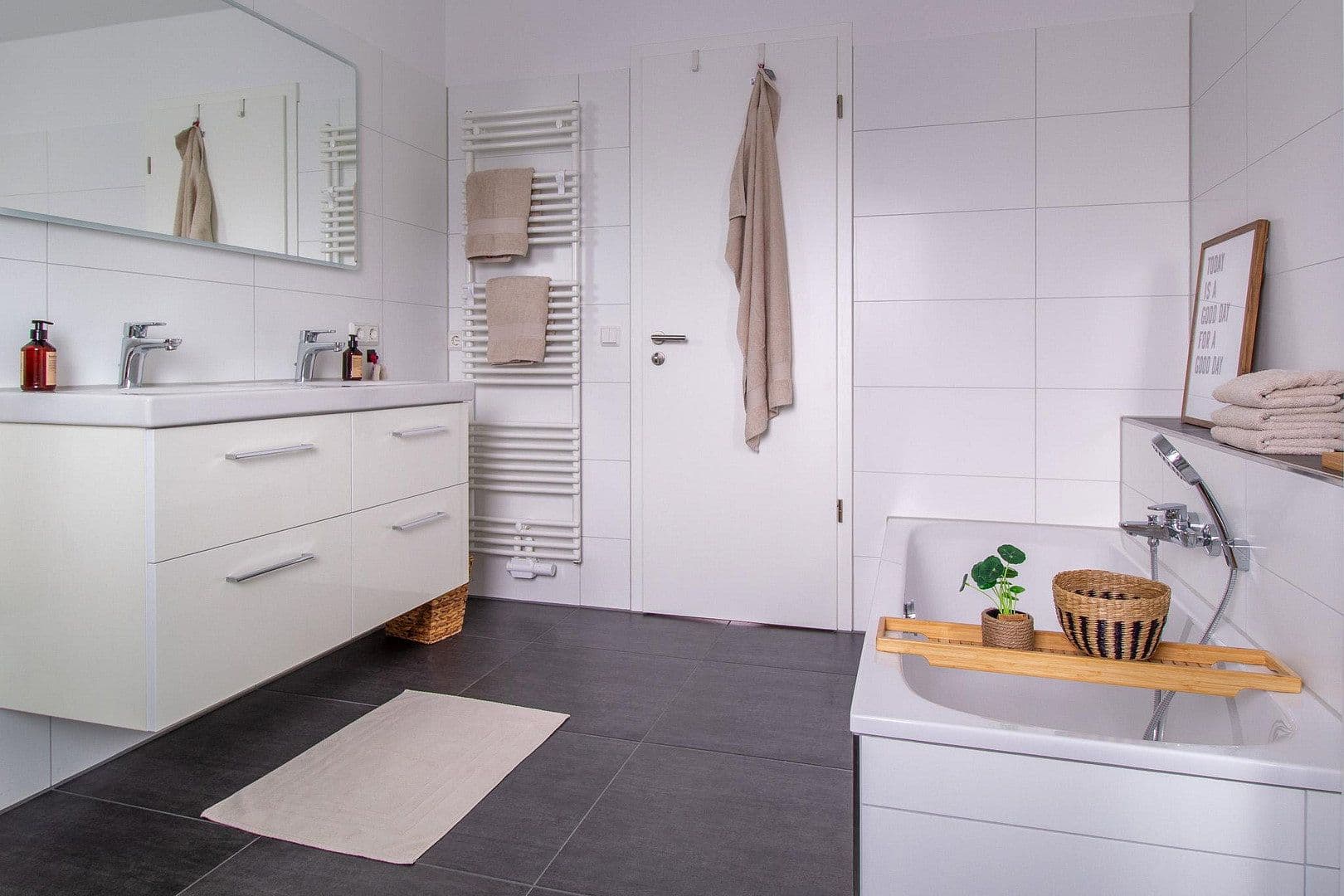 Predaj bytu 3-izbový 114 m², Wolfsburg, Dolné Sasko Predaj bytu 3-izbový 114 m², Wolfsburg, Dolné Sasko