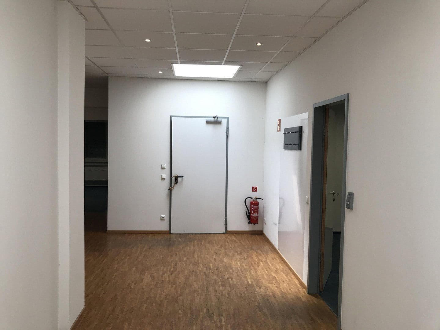 Prenájom nebytového priestoru 640 m², Hamburg, Hamburg Prenájom nebytového priestoru 640 m², Hamburg, Hamburg