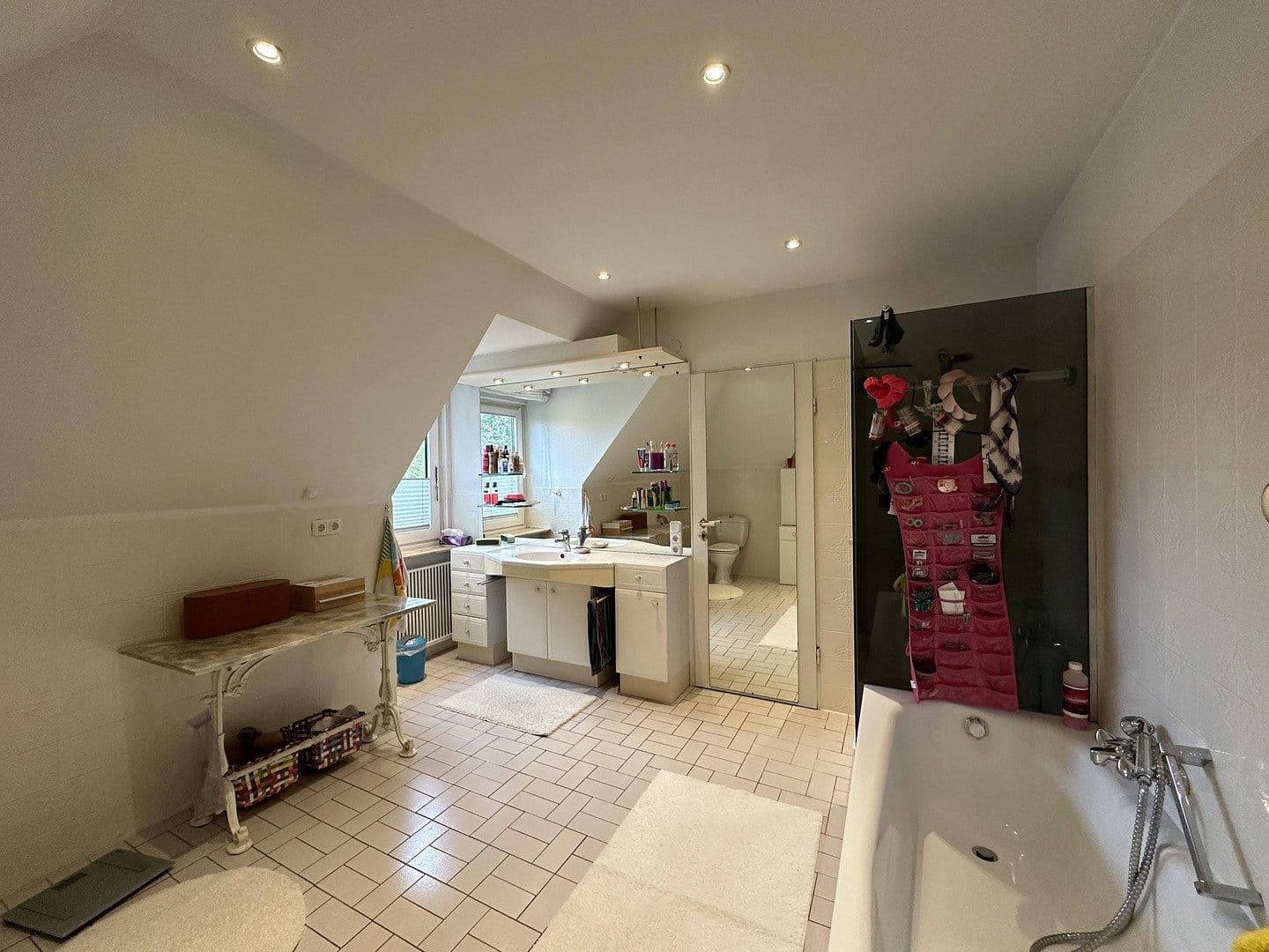 Predaj domu 300 m², pozemek 984 m², Bad Zwischenahn, Dolné Sasko Predaj domu 300 m², pozemek 984 m², Bad Zwischenahn, Dolné Sasko