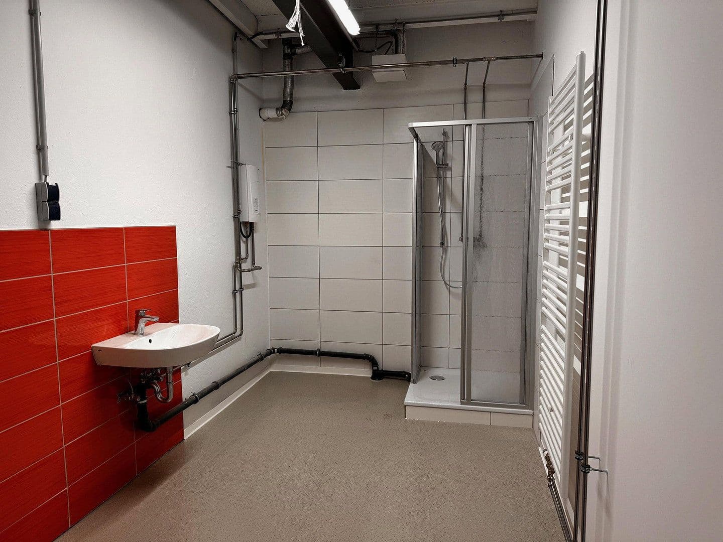 Prenájom nebytového priestoru 3.310 m², Dohna, Sasko Prenájom nebytového priestoru 3.310 m², Dohna, Sasko