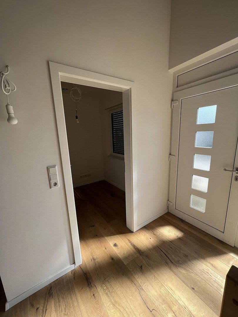 Predaj domu 200 m², pozemek 555 m², Niederkleener Strasse 27, Langgöns, Hesensko Predaj domu 200 m², pozemek 555 m², Niederkleener Strasse 27, Langgöns, Hesensko