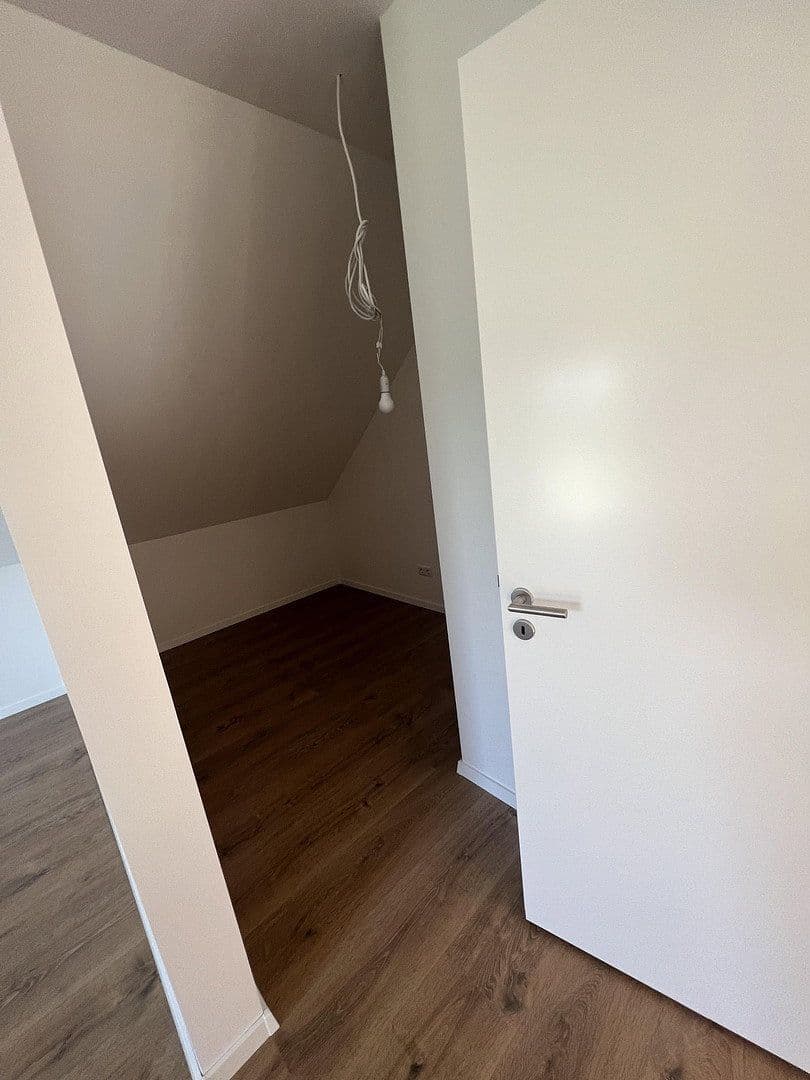 Predaj domu 200 m², pozemek 555 m², Niederkleener Strasse 27, Langgöns, Hesensko Predaj domu 200 m², pozemek 555 m², Niederkleener Strasse 27, Langgöns, Hesensko